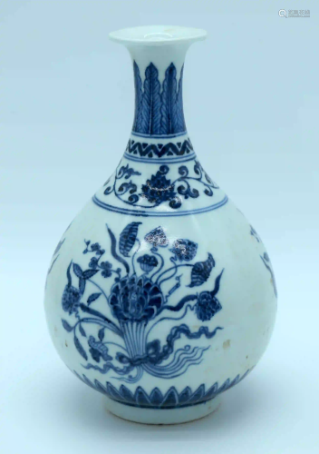 A Chinese Blue and white Yuhuchunpin vase 25 x 15cm.