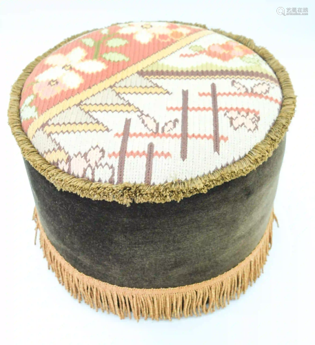 A Vintage Pouffes 35 x 27 cm