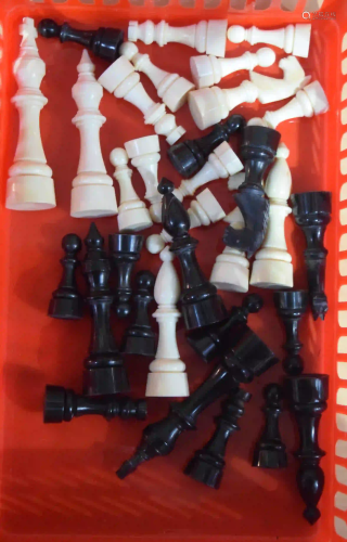 A 19th Anglo Indian bone chess set largest 8cm (32).