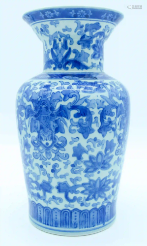 20th Century Chinese Blue and white vase decorated with