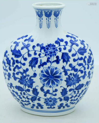 A Chinese ceramic blue and white moon flask 13 x 28 cm.