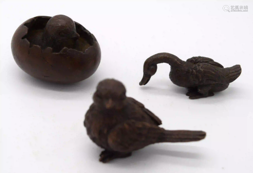 A Japanese small bronze hatching bird, duck and a bird