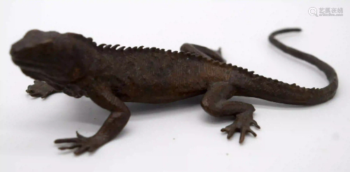 A Japanese small bronze Iguana 16cm.