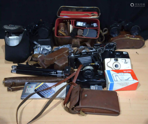 Collection of vintage cameras and equipment Braun,