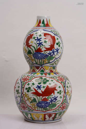 A Blue and White Famille Rose Seaweed and Fish Porcelain Gourd-shaped Vase