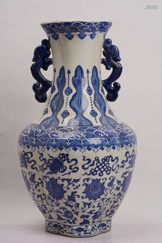 A Blue and White Interlocking Flower and Seawater Porcelain Double-eared Vase