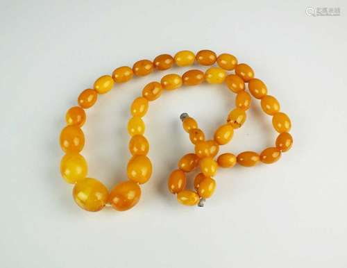 A graduated amber bead necklace,