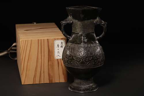 唐物 龍耳瓶 A Bronze Vase