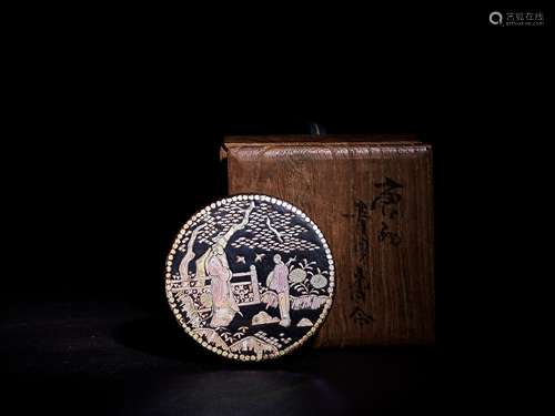 青貝螺鈿黑漆香盒 A 15 th pearl inlaid Cover and Box