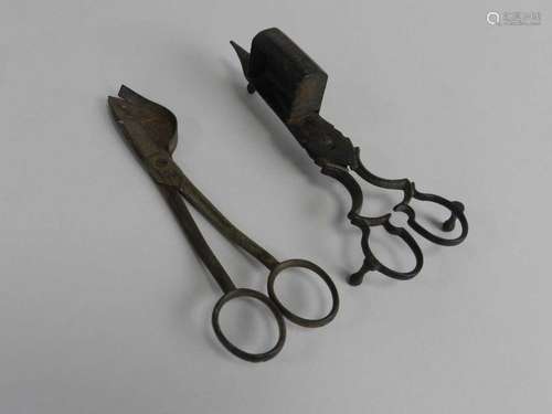 Two pairs of candle wick trimmers. (2)