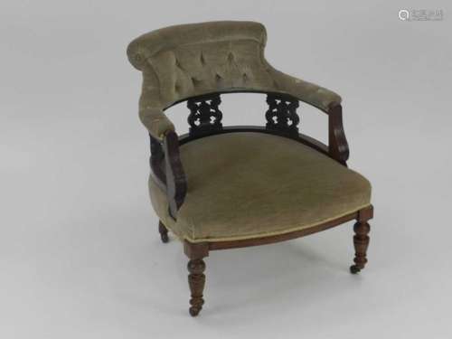 An Edwardian button-back open armchair, seat height 38cm, together with an inlaid mahogany three-