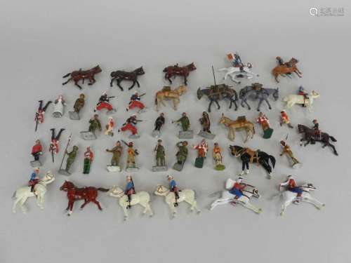 A quantity of mixed lead model soldiers, various makers and including French Colonial troops –