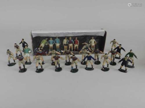 A collection of vintage lead model soldiers and other figures, including field medical staff,