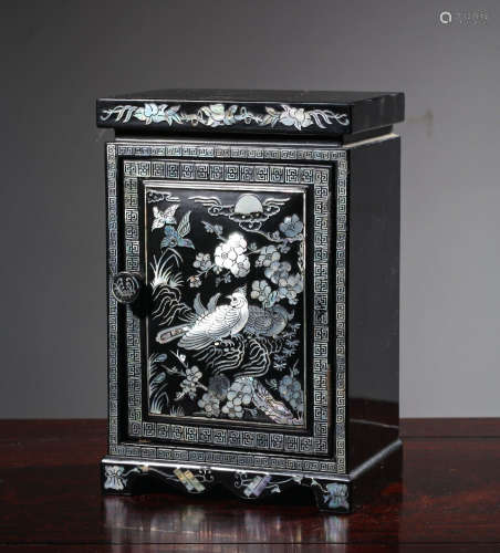 CHINESE WOODEN TIRE BLACK LACQUER INLAID  MOTHER-OF-PEARL JEWELRY BOX