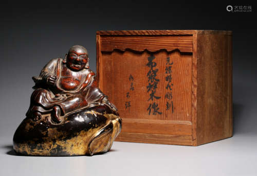 CHINESE WOODEN LACQUERED GOLDEN BUDDHA STATUE