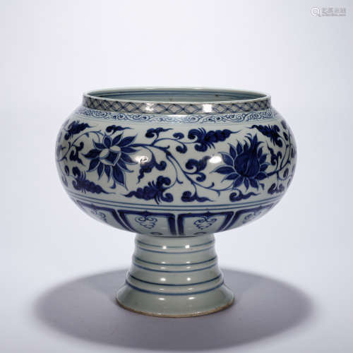 CHINESE BLUE AND WHITE GOBLET