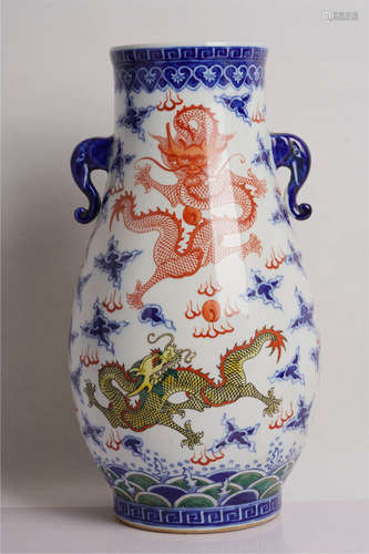 A Blue and White Famille Rose Dragon Pattern Porcelain Trunk Ears Vase