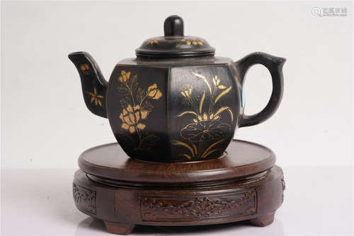 A Black Glaze Gilt-inlaid Floral Purple Sand Pot