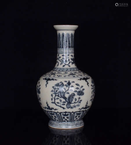 A Blue and White Flower&Bird Pattern Porcelain Vase