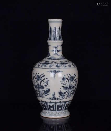 A Blue and White Lotus Pattern Porcelain Vase