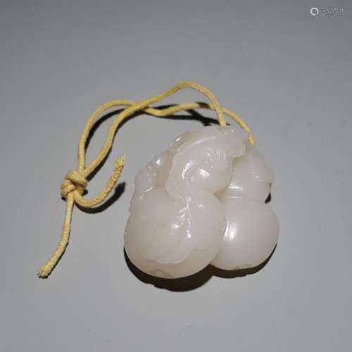 A Hetian Jade Gourd Pendant