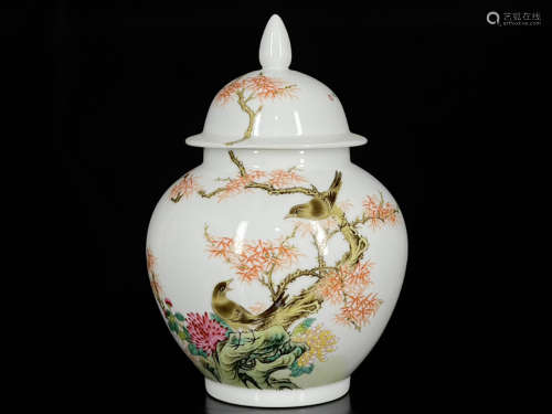 A Famille Rose Flower&Bird Pattern Porcelain Jar
