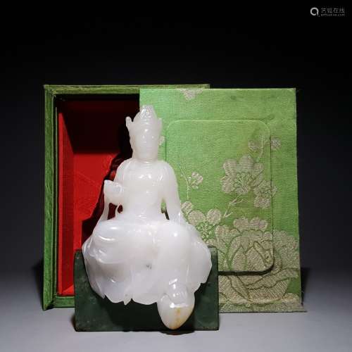 A Hetian Jade Seated Guanyin Statue