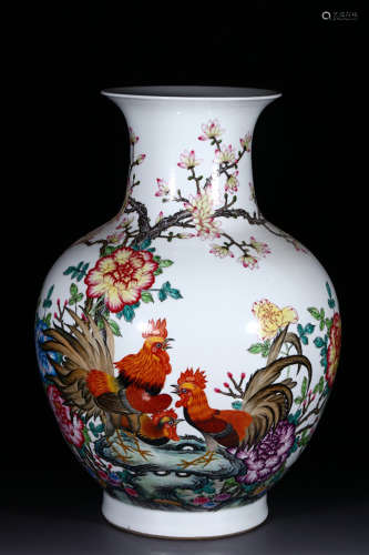 An Enamel Flower&Rooster Pattern Porcelain Vase