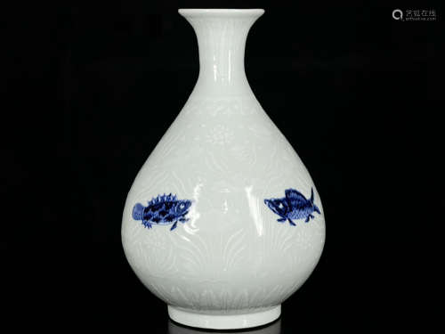 A Blue and White Fish&Algae Pattern  Porcelain Vase
