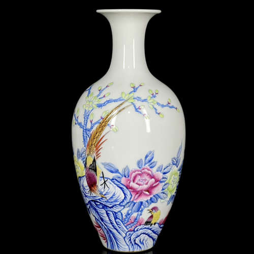 An Enamel Flower&Bird Pattern Porcelain Vase