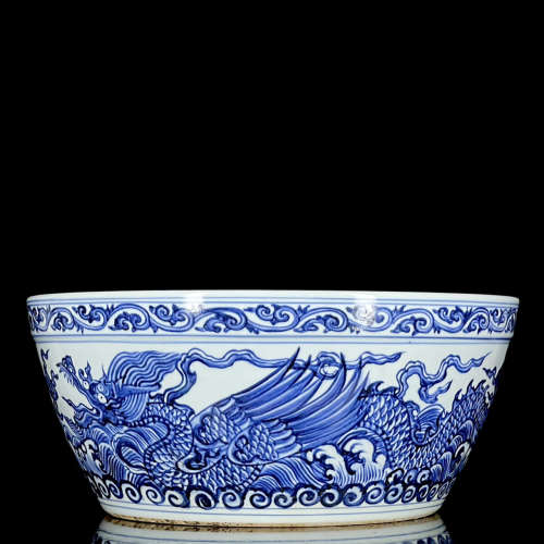 A Blue and White Dragon Pattern Porcelain Basin
