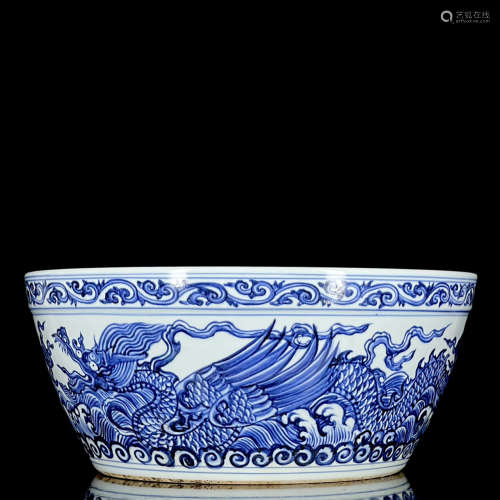 A Blue and White Dragon Pattern Porcelain Basin
