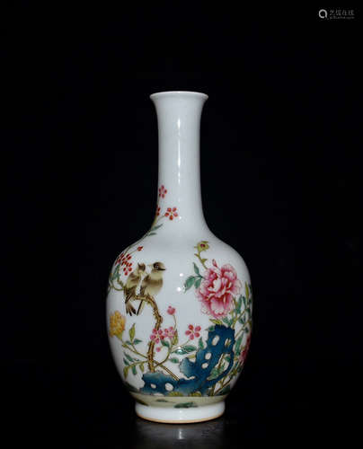 A Famille Rose Flower&Bird Pattern Porcelain Flask