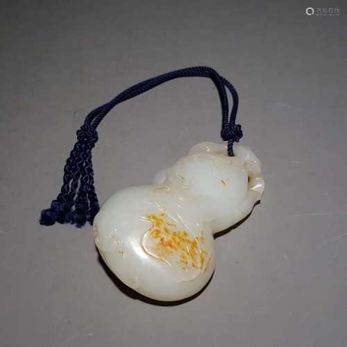 A Hetian Jade Gourd Pendant