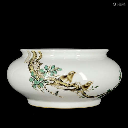 A Famille Rose Flower&Bird Pattern Porcelain Brush Washer