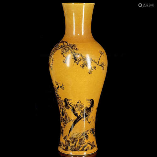 A Grisaille Flower&Bird Pattern Porcelain Vase