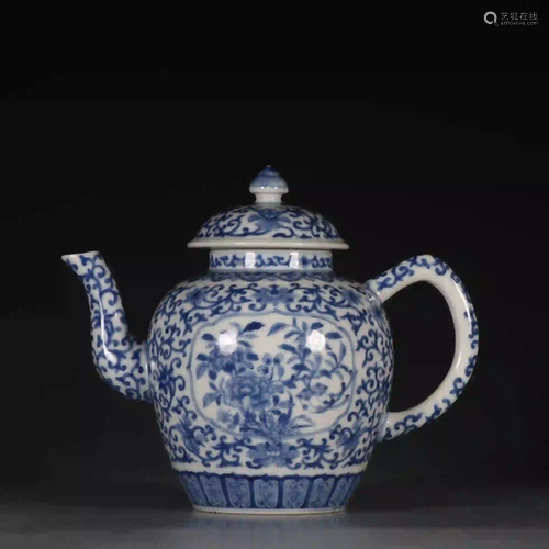 CHINESE BLUE AND WHITE PORCELAIN TEA POT