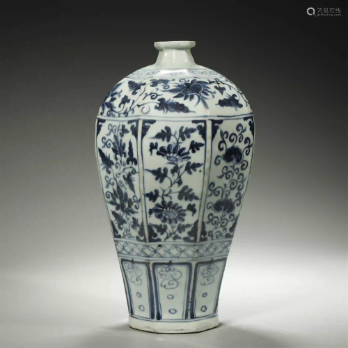 CHINESE BLUE AND WHITE PORCELAIN VASE,MEIPING