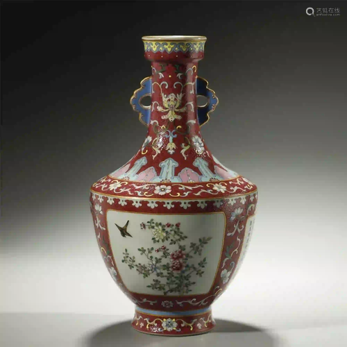 CHINESE FAMILLE-ROSE PORCELAIN VASE