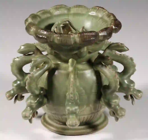 19TH C. CHINESE PORCELAIN FOUNTAINHEAD