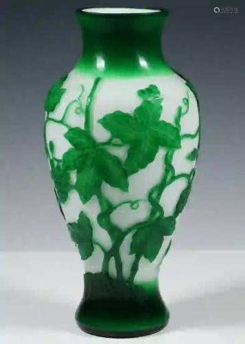 CHINESE PEKING GLASS VASE