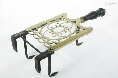 VICTORIAN ADJUSTABLE HEARTH TRIVET