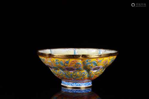 An Enameled Lotus Pattern Bowl