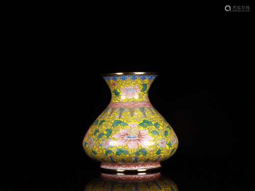 An Enameled Floral Pattern Vase