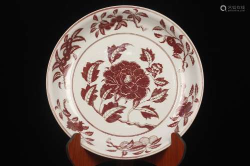 A Porcelain Underglazed Red Famille Roseuit Plate