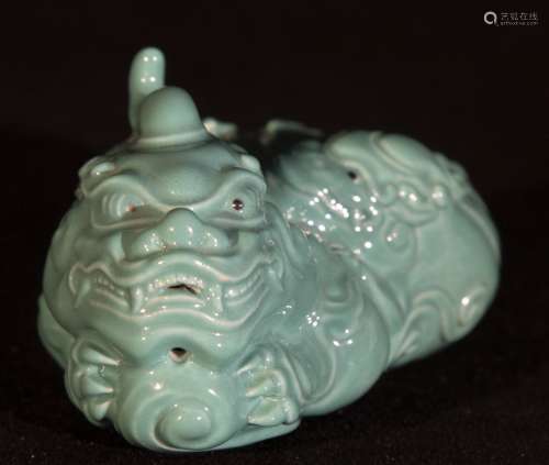 A Porcelain Grenameledn-Glazed Ornament