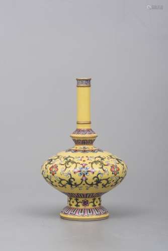 A Porcelain Yellow Glazed Vase