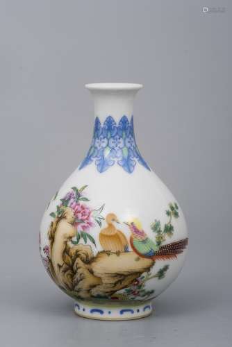 A Porcelain Enameled Yuhuchunping Vase