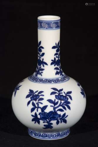 A Porcelain Blue&White Bottle Vase