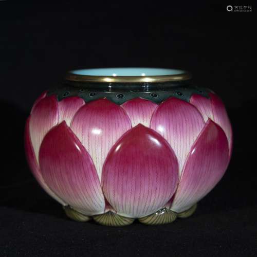 A Porcelain Enameled Lotus Flower Shaped Brush Washer